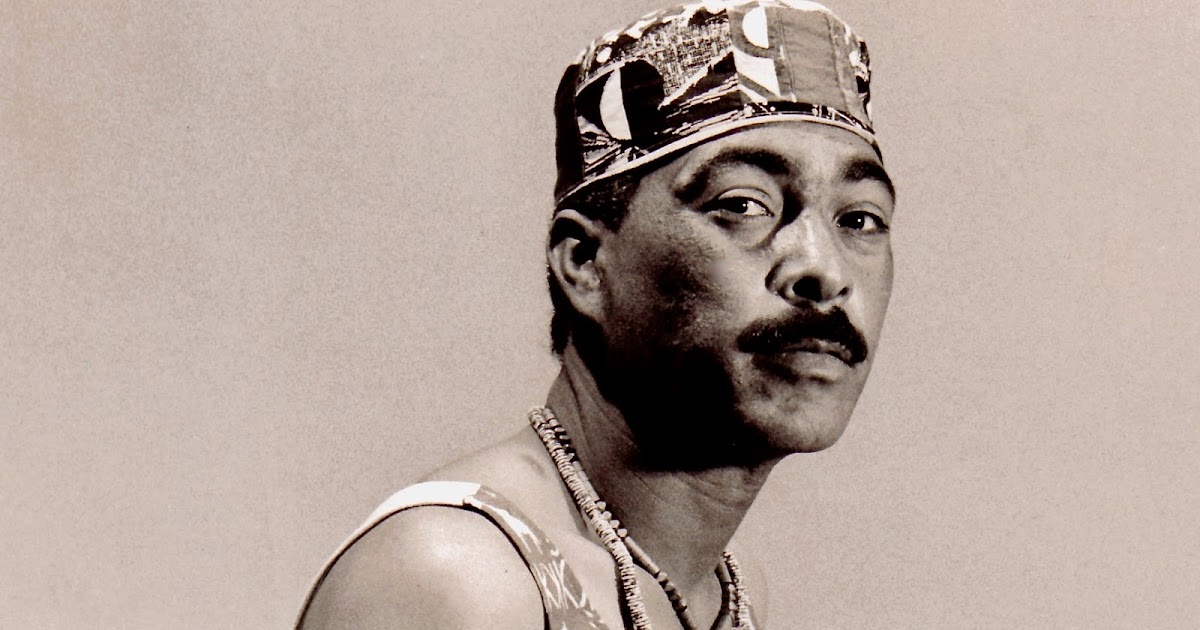 Robbie Jansen performing